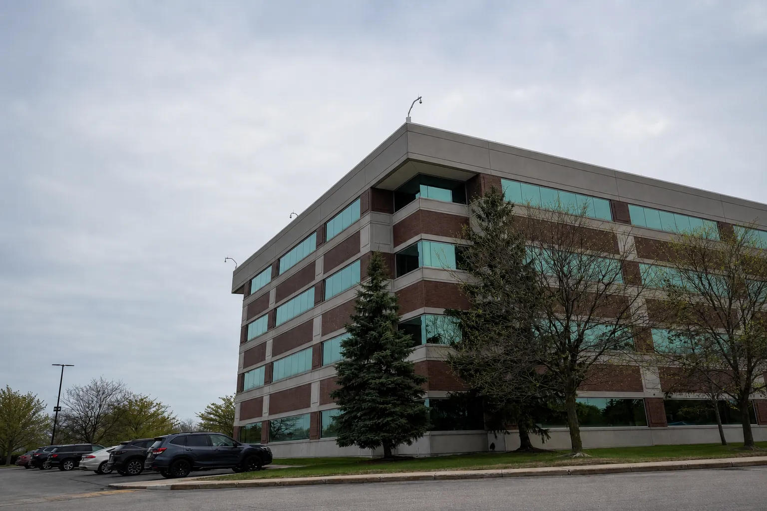 Commercial building protected by professionally positioned perimeter cameras